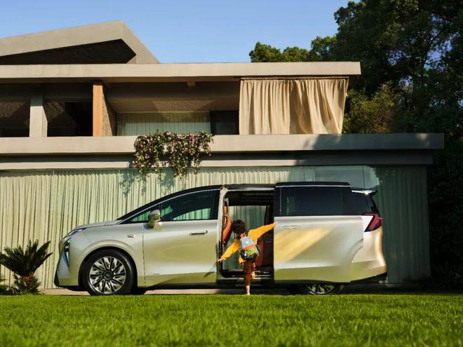 4399万起焕新MPV豪华开元棋牌别克至境世家上市(图2) 4399万起焕新MPV豪华开元棋牌别克至境世家上市(图2)