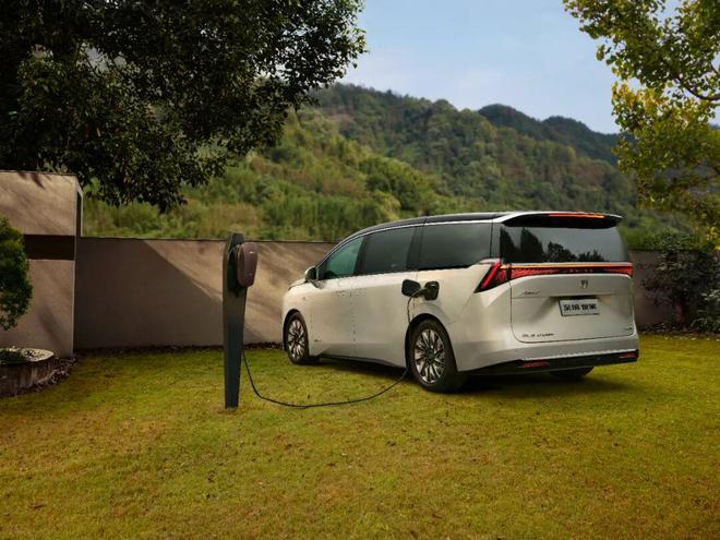 4399万起焕新MPV豪华开元棋牌别克至境世家上市(图14) 4399万起焕新MPV豪华开元棋牌别克至境世家上市(图14)